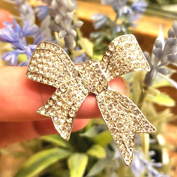 Ribbon Bow Brooch Pin - Picture 6 of 6